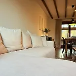 Maison Spacieuse Avec Jardin A فيلة Soignies