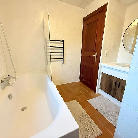 Maison Spacieuse Avec Jardin A Villa